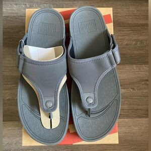 FitFlop men's trakk II leather Toe-Post Sandals Pewter Gray 13 New with box